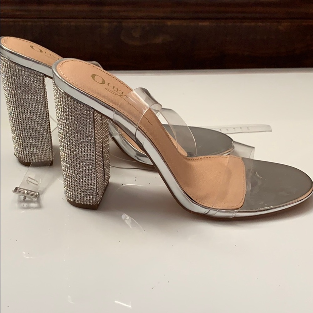 SILVER SPARKLY HEELS